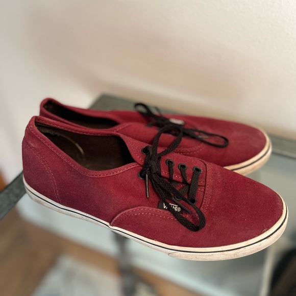 Vans - Picture 2 of 2